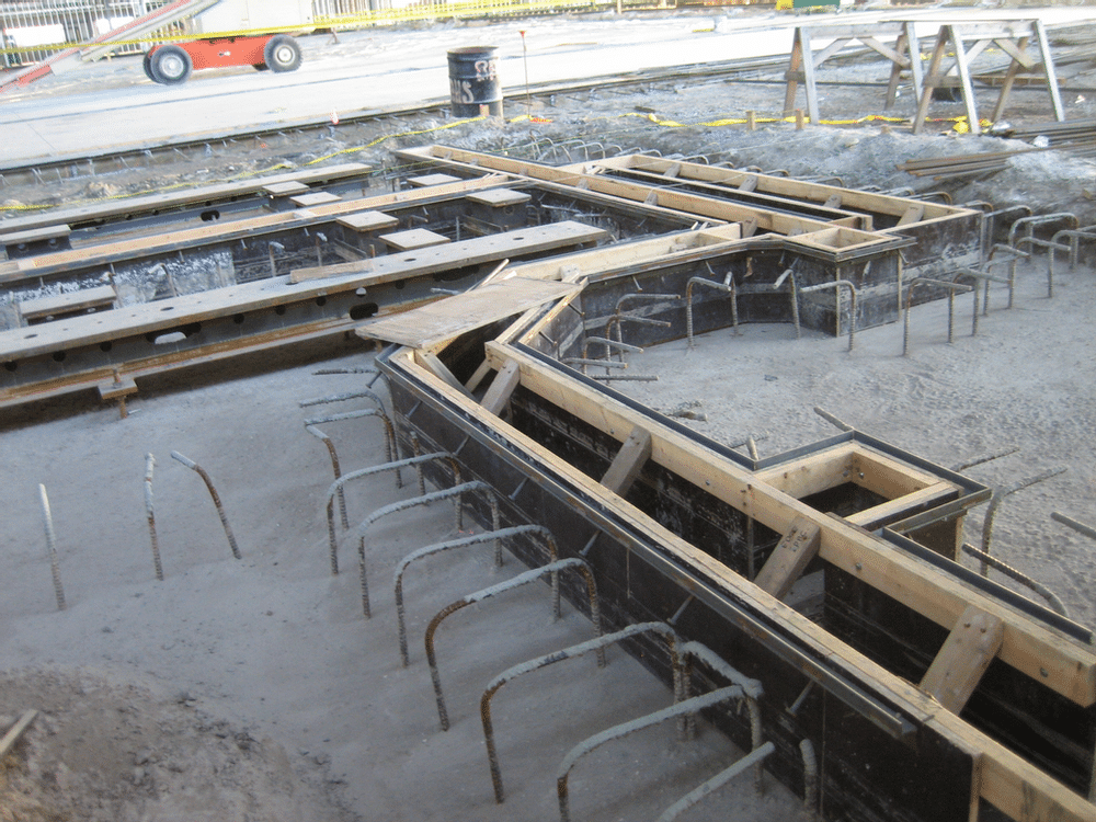 Poured in place concrete trench drain