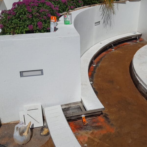 Curved pool trench drain