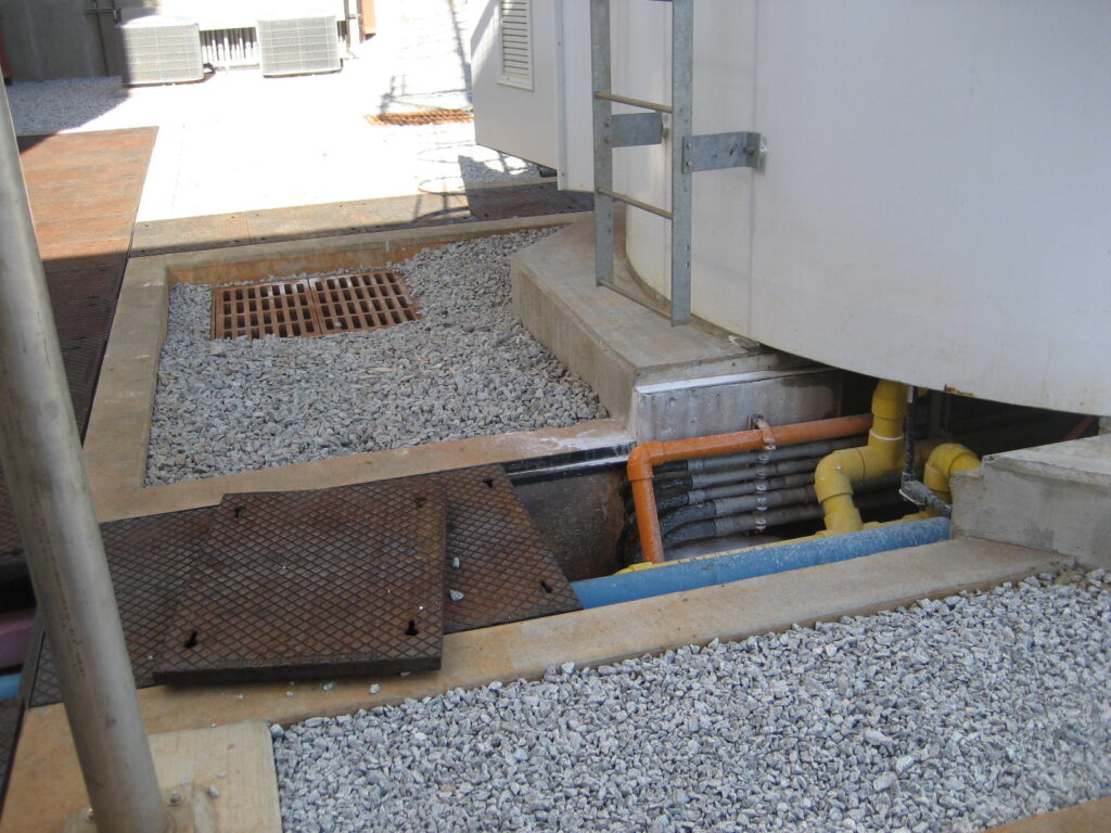 Utility trench for pipes