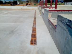Trench drain for truck dock
